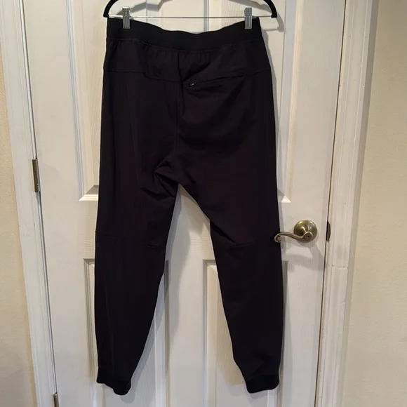 LULULEMON Men’s ABC Jogger in Black with 30” Inseam